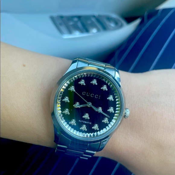 AUTHENTICATED GUCCI WATCH - Picture 3 of 8